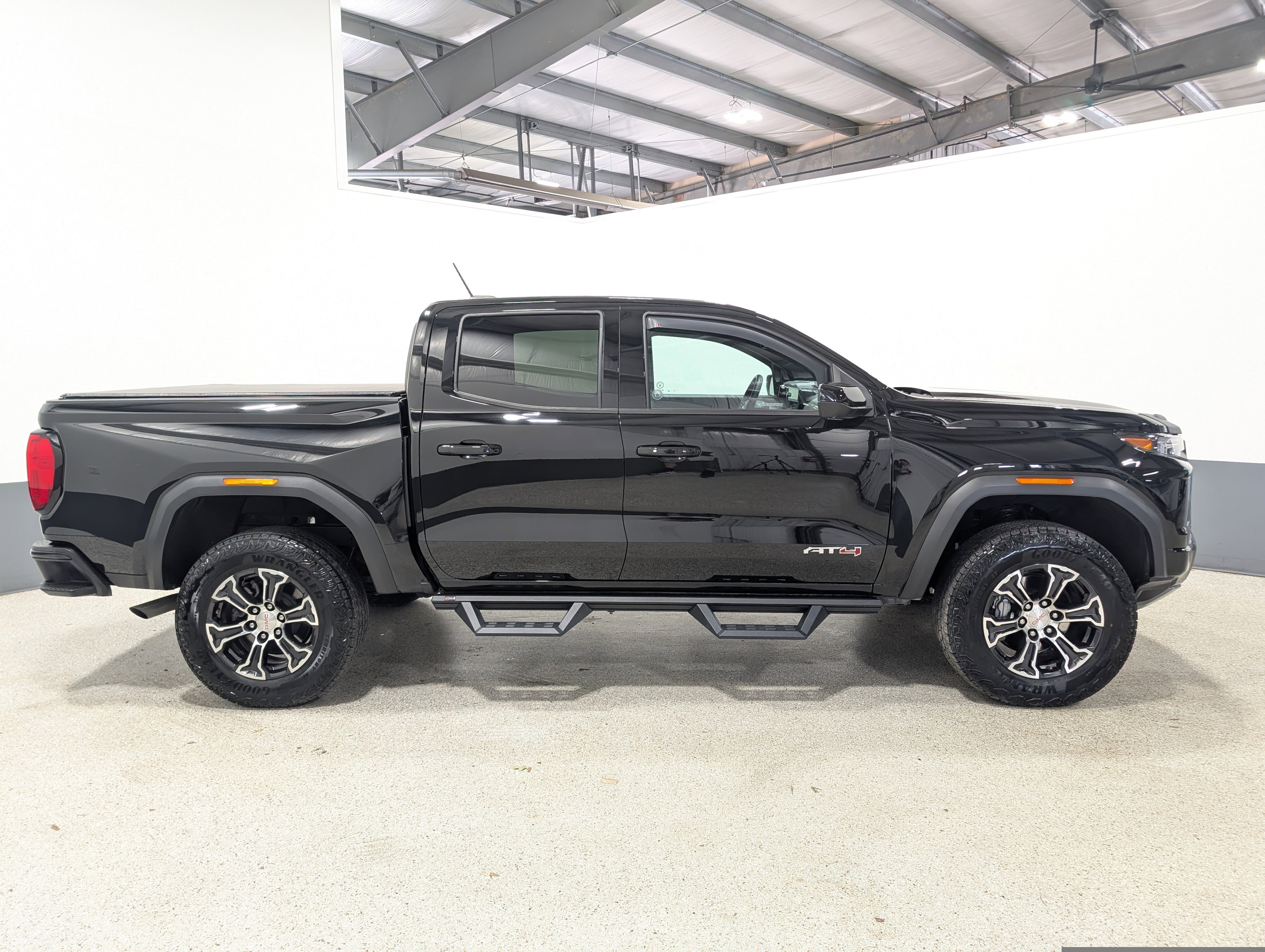 Used 2024 GMC Canyon AT4 w/ Technology Package AWD/4WD image 2