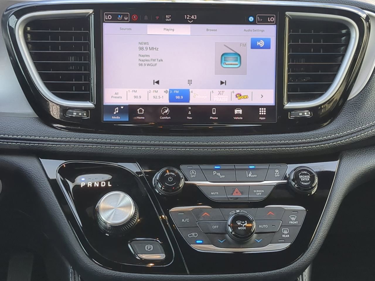 Used 2025 Chrysler Pacifica Limited FWD image 19
