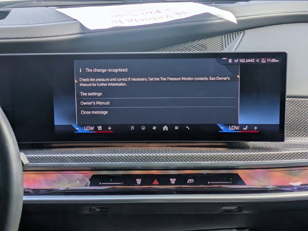 Used 2023 BMW i7 xDrive60 w/ Parking Assistance Package AWD/4WD image 23