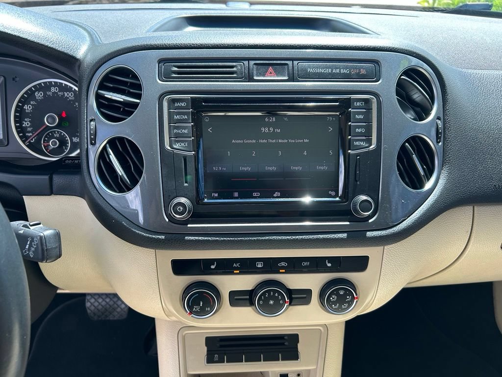 Used 2016 Volkswagen Tiguan SE FWD image 19