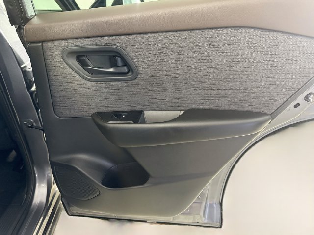 Used 2023 Nissan Rogue S AWD/4WD image 27