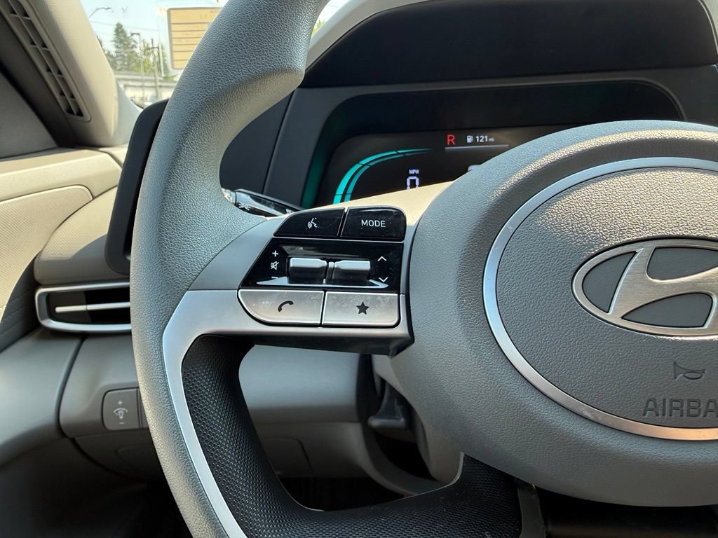 Certified 2025 Hyundai Elantra Hybrid FWD image 25