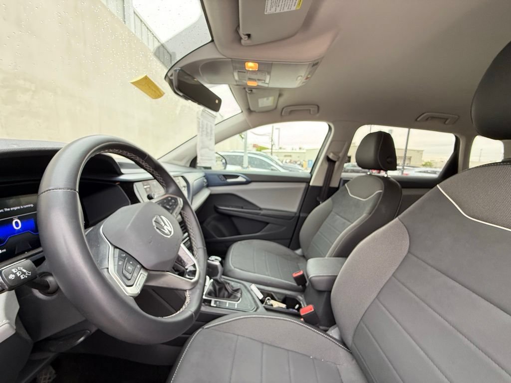 Certified 2024 Volkswagen Taos SE w/ MDO Package FWD image 5