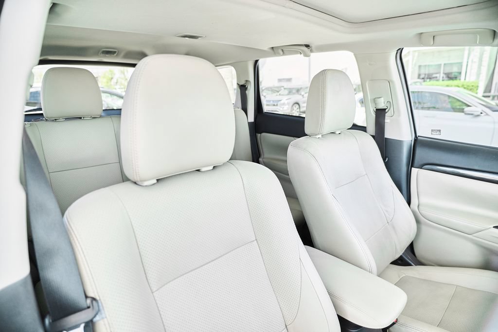 Used 2016 Mitsubishi Outlander SEL FWD image 35