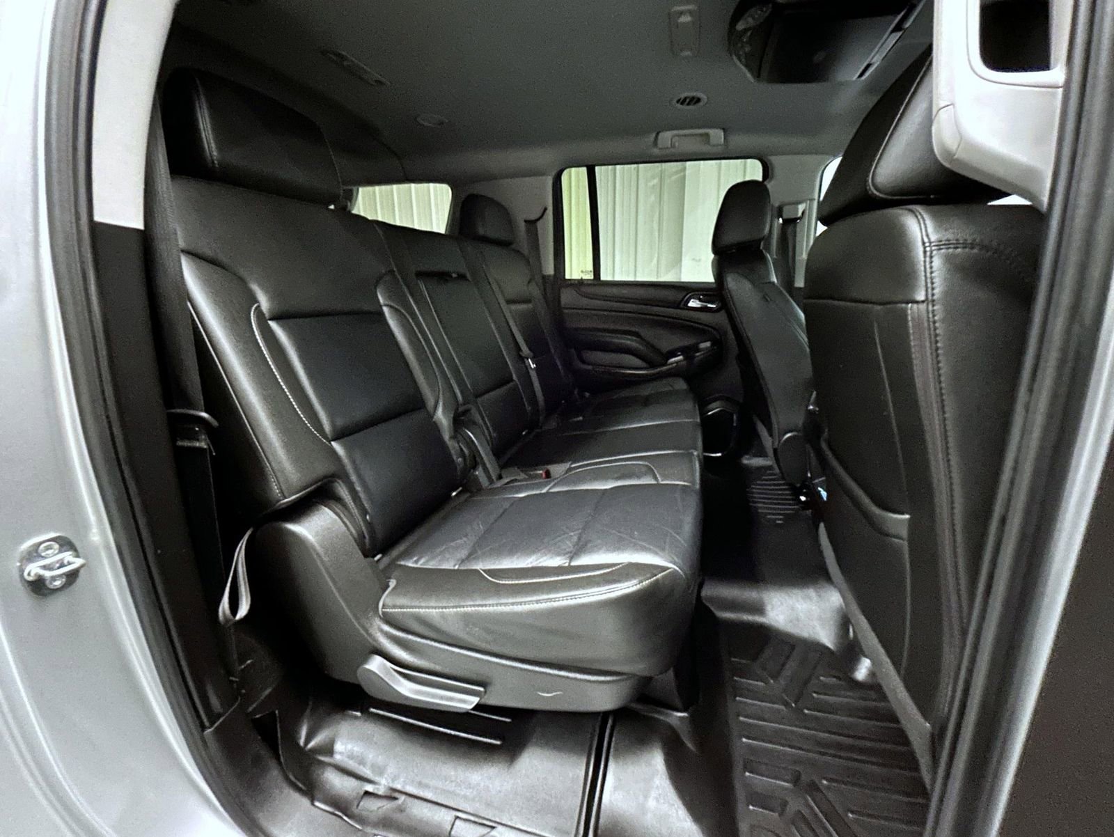 Used 2018 Chevrolet Suburban LT image 18