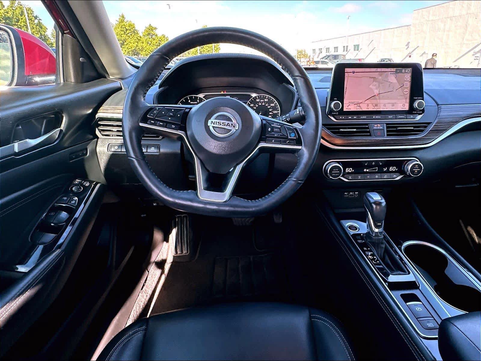 Used 2020 Nissan Altima 2.5 Platinum FWD image 11