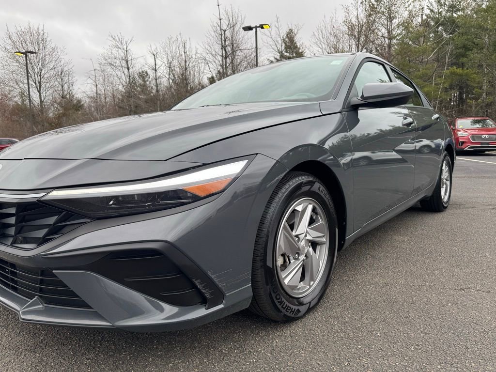 Used 2025 Hyundai Elantra SE image 27