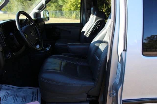 Used 2019 GMC Savana 2500 w/ Enhanced Convenience Package image 20