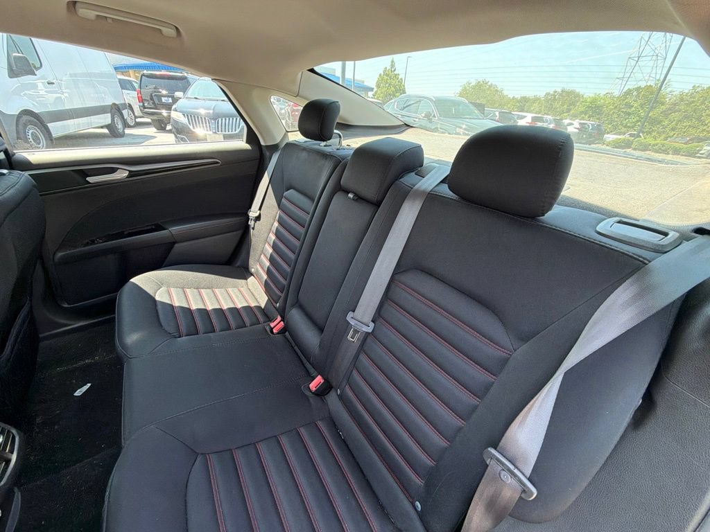 Used 2016 Ford Fusion SE w/ Equipment Group 201A FWD image 7
