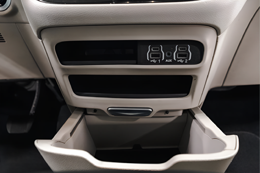 Used 2023 Chrysler Pacifica Touring-L FWD image 17