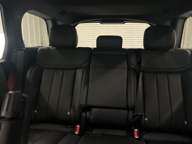 Certified 2025 Land Rover Range Rover SE AWD/4WD image 11