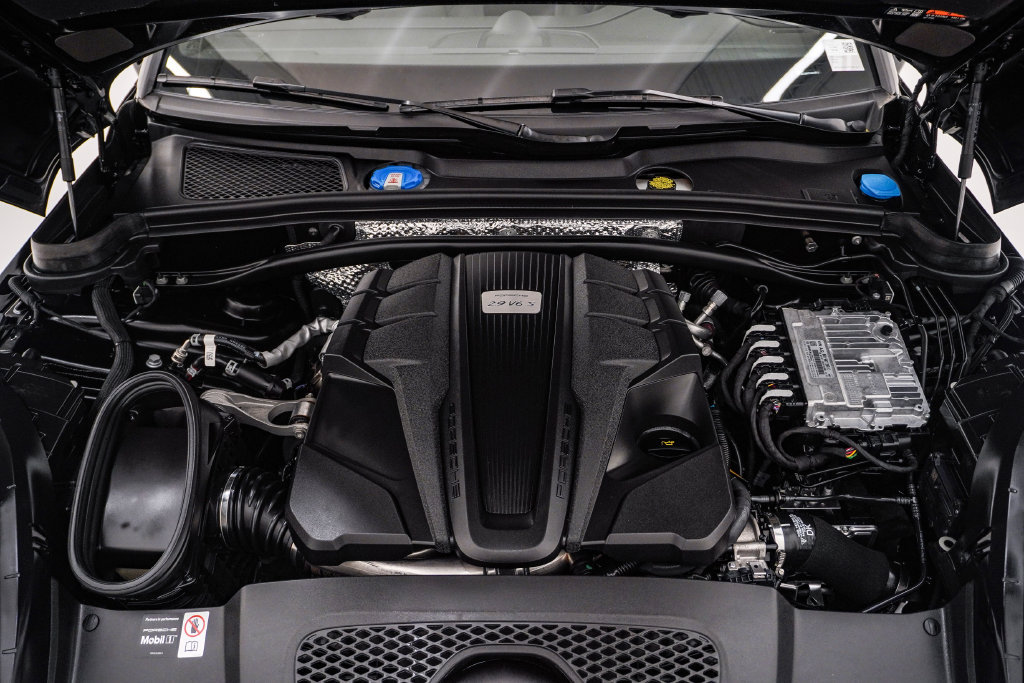 Certified 2026 Porsche Macan S AWD/4WD image 29