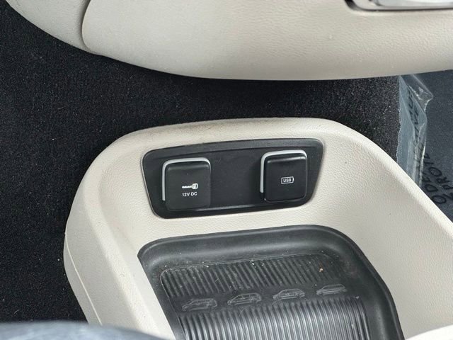 Used 2018 Chrysler Pacifica Touring-L Plus image 19