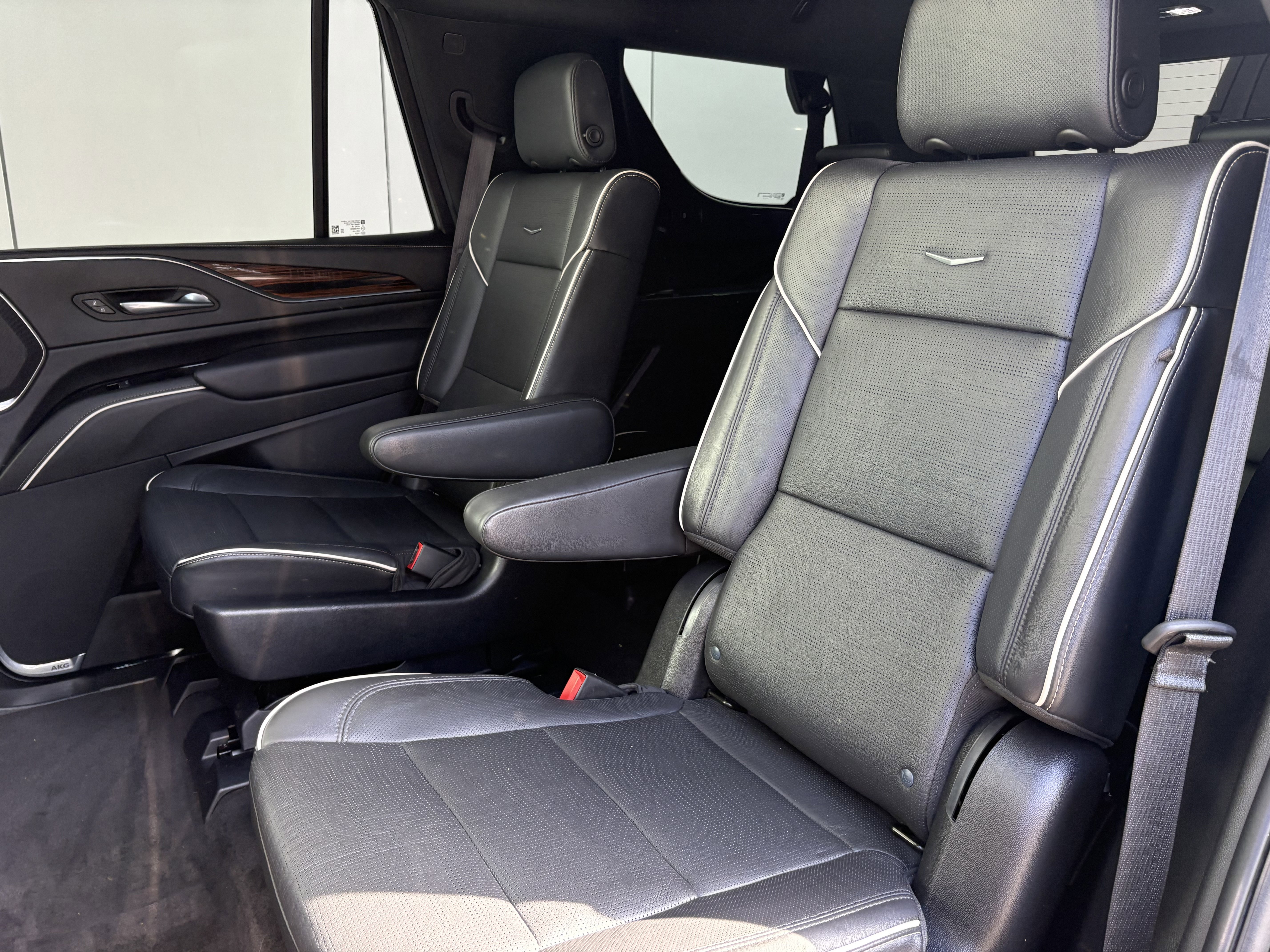 Used 2022 Cadillac Escalade Premium Luxury image 13