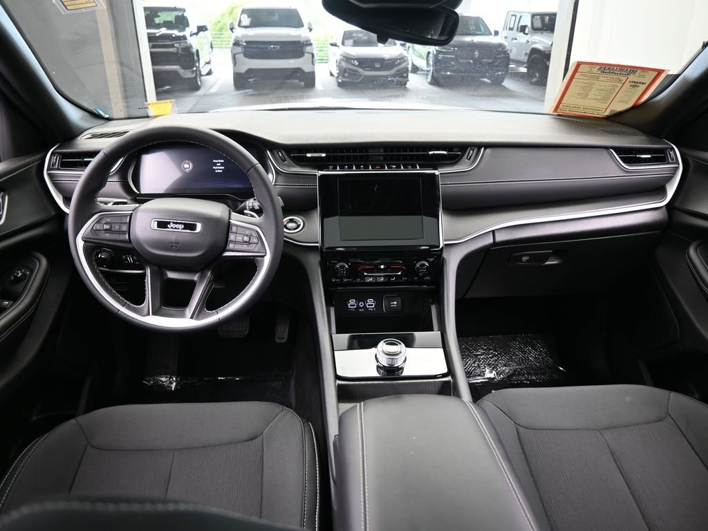 Used 2024 Jeep Grand Cherokee L Laredo image 38