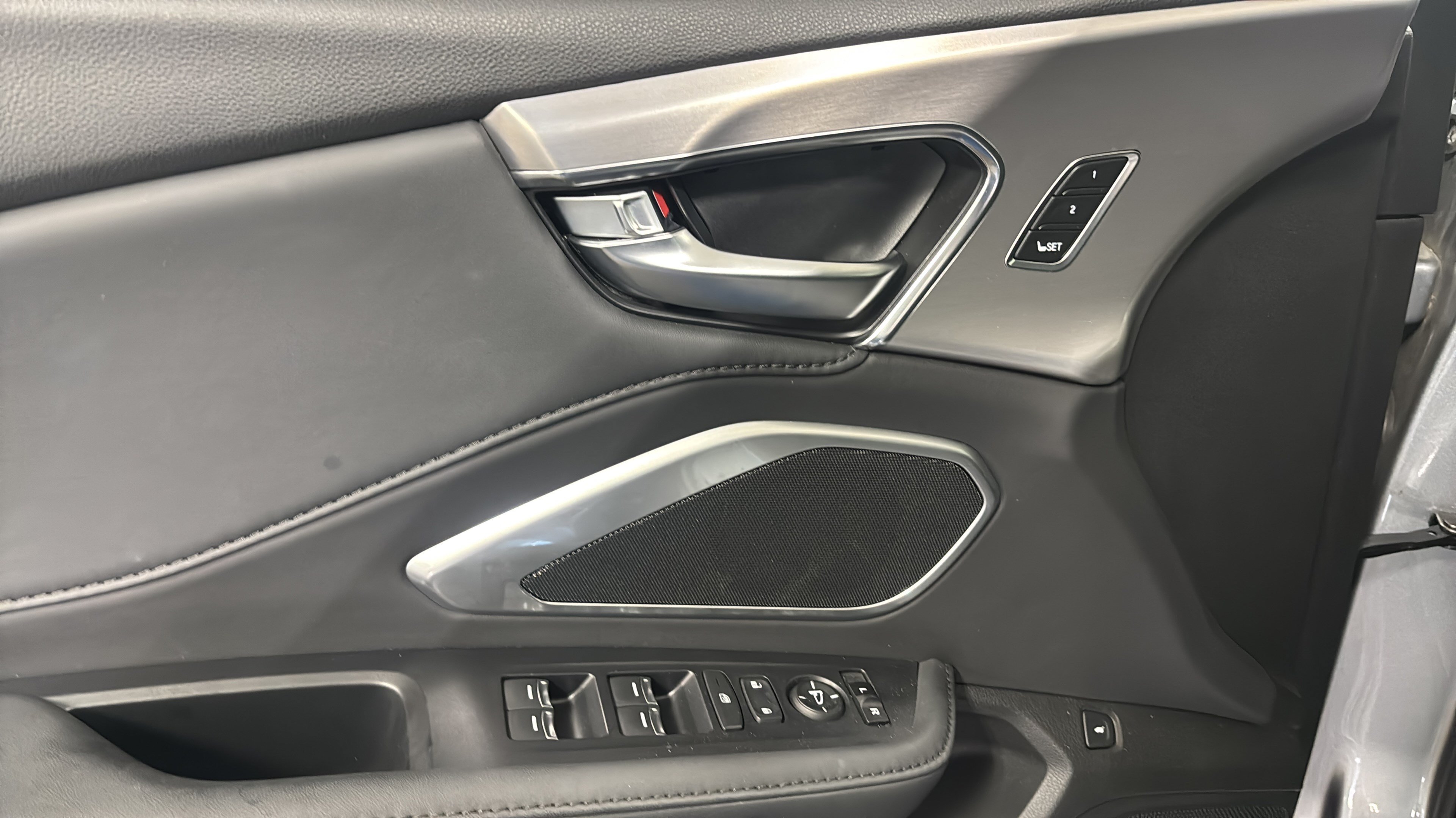 Used 2024 Acura RDX SH-AWD image 11