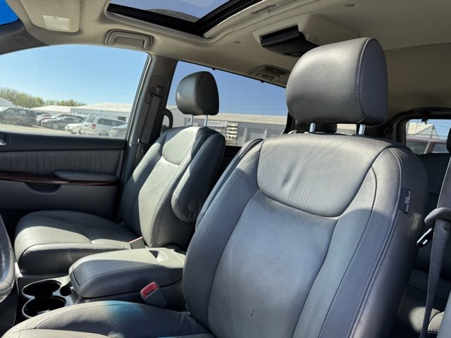 Used 2005 Toyota Sienna XLE image 29
