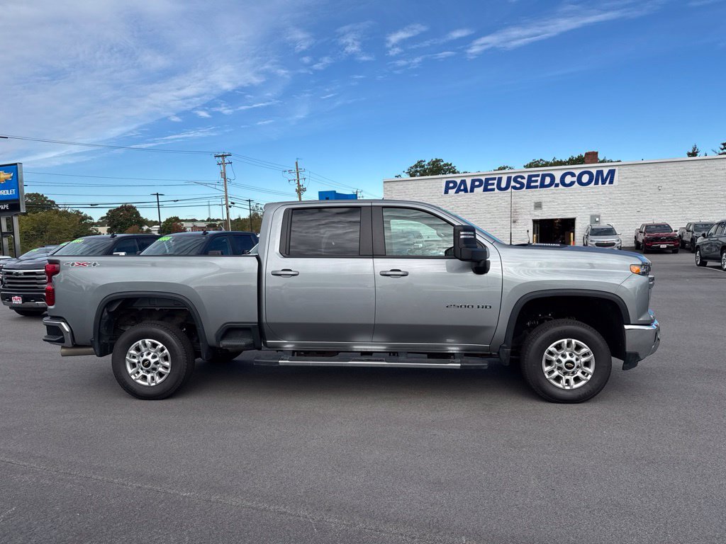 Used 2025 Chevrolet Silverado 2500 LT w/ Convenience Package AWD/4WD image 4