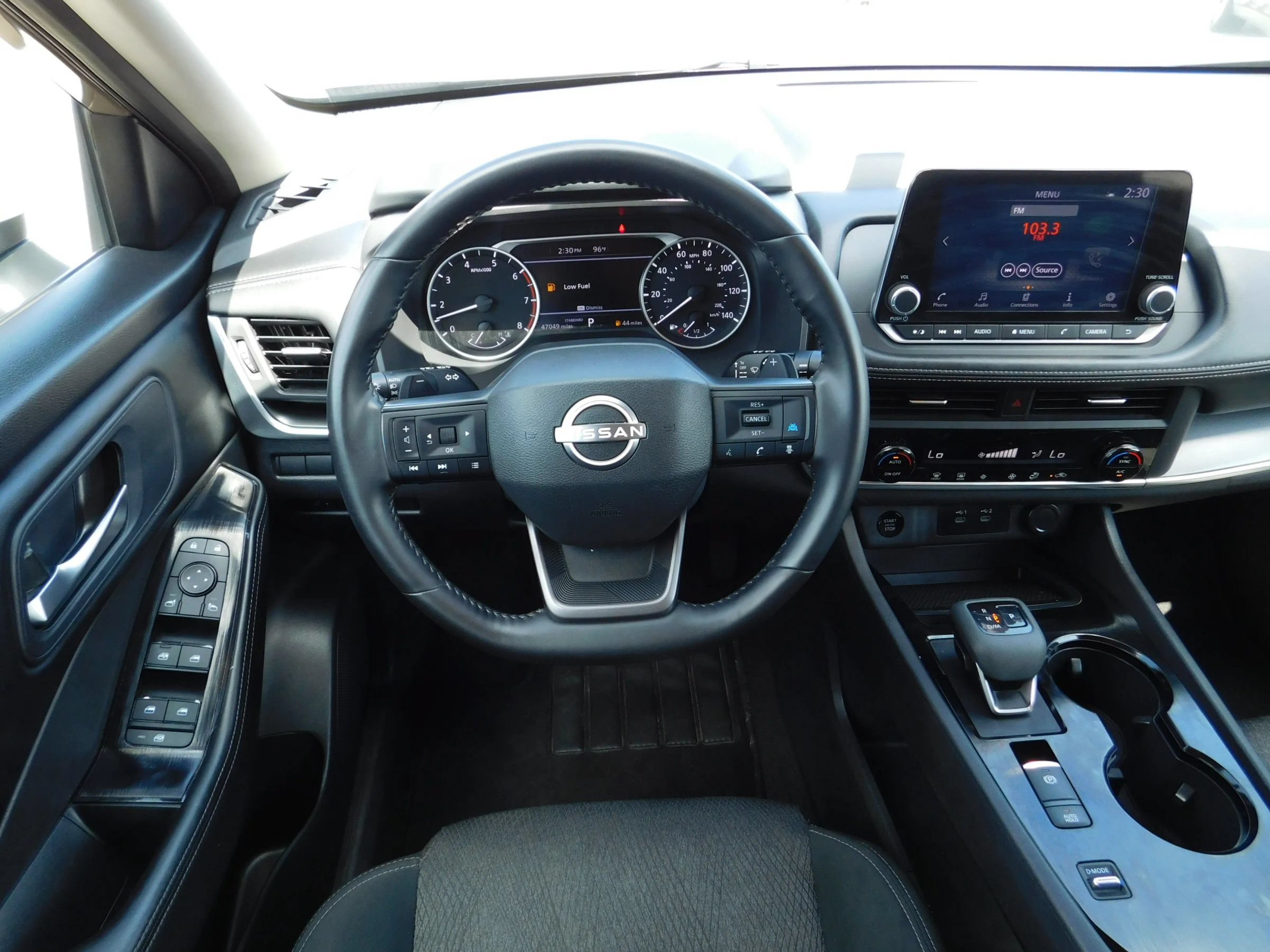 Used 2025 Nissan Rogue SV FWD image 15