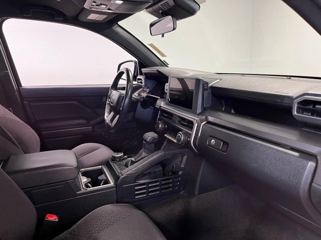 Used 2025 Toyota 4Runner SR5 AWD/4WD image 11
