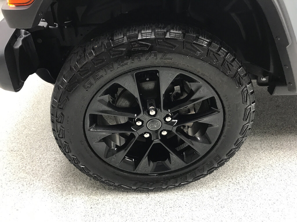 Used 2024 Jeep Gladiator Sport AWD/4WD image 7