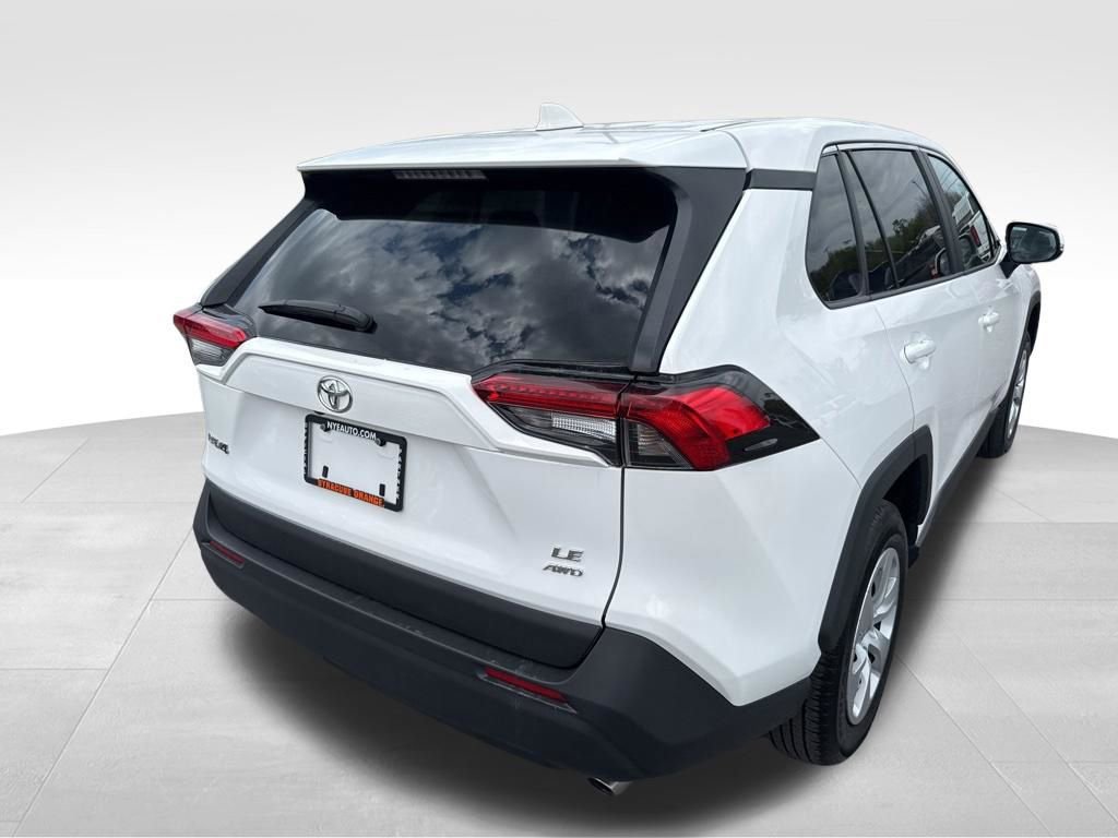 Used 2025 Toyota RAV4 LE AWD/4WD image 5