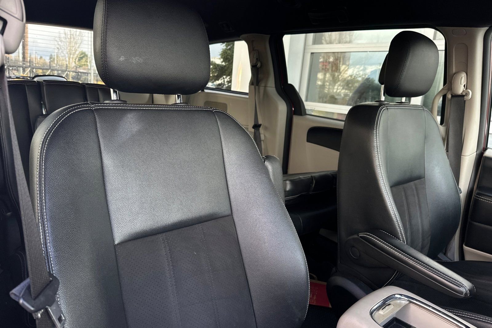 Used 2020 Dodge Grand Caravan SXT image 17