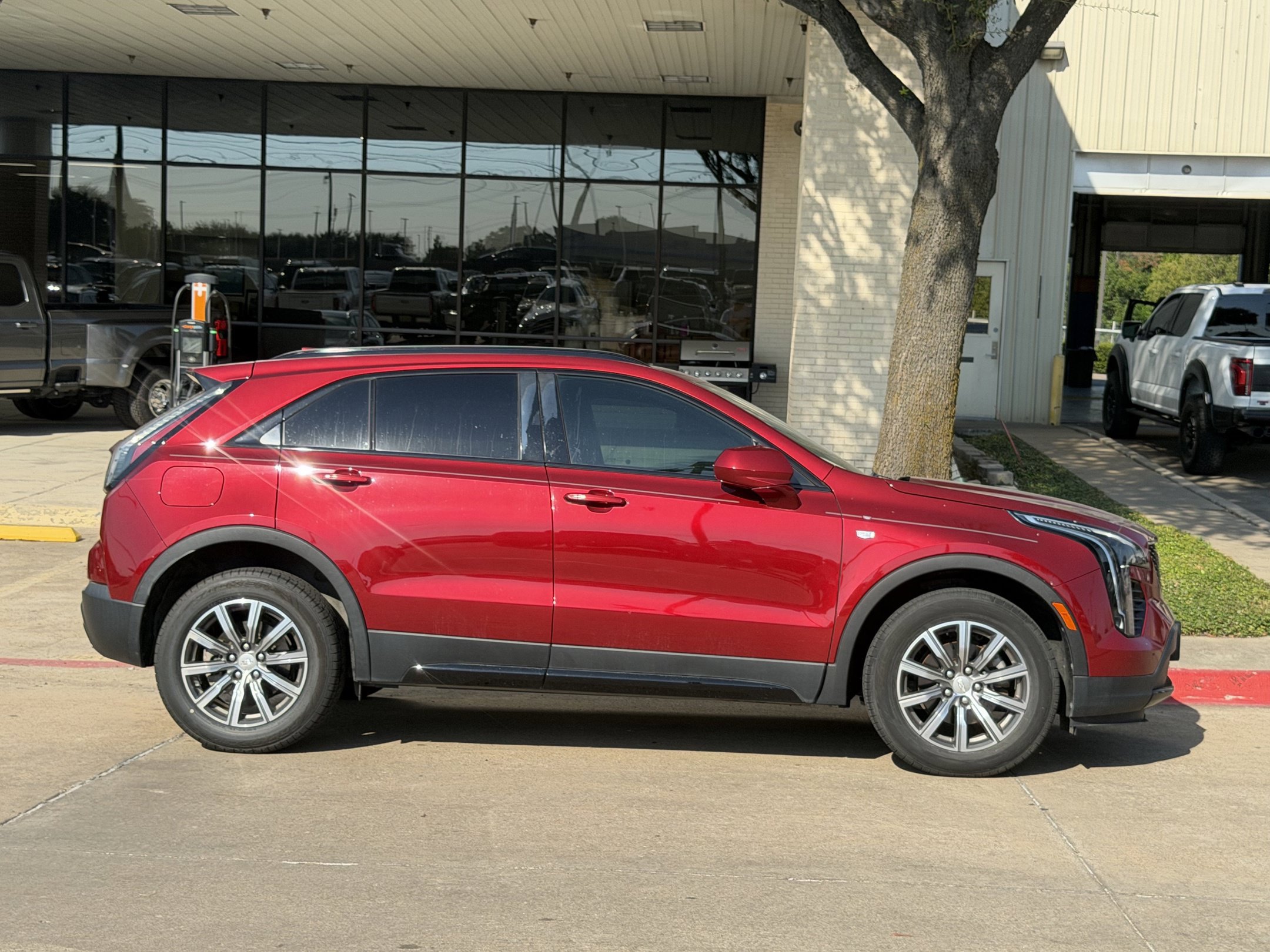 Used 2019 Cadillac XT4 Sport FWD image 3