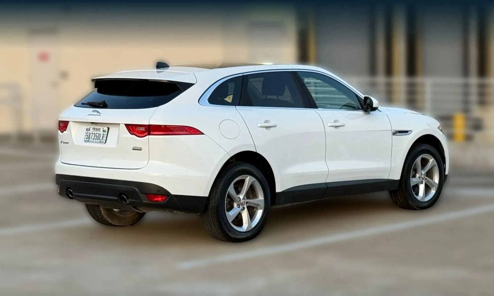 Used 2019 Jaguar F-PACE image 8