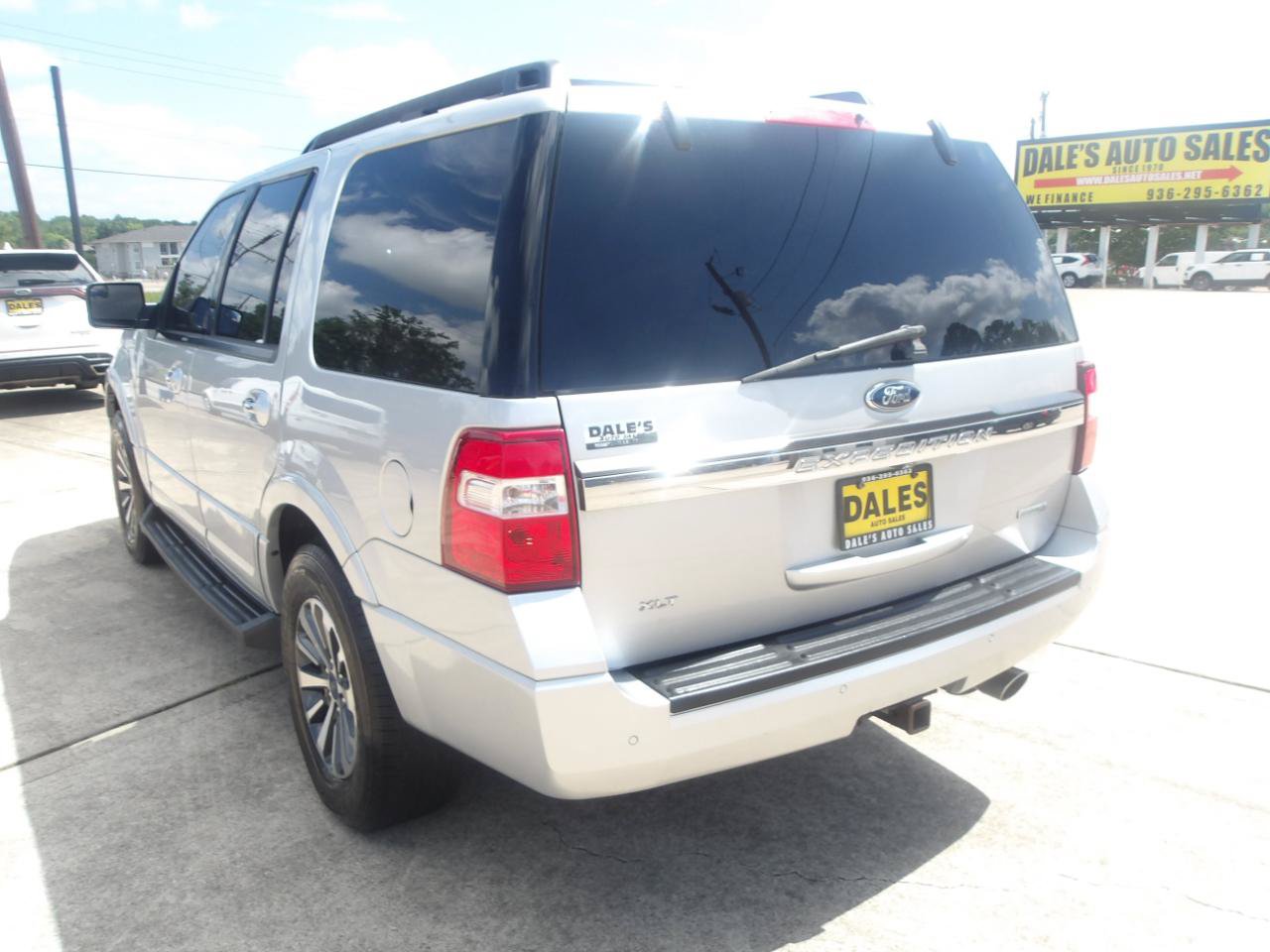 Used 2015 Ford Expedition XLT w/ Equipment Group 201A RWD image 14