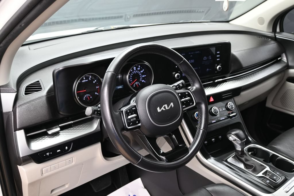 Used 2022 Kia Carnival LX FWD image 17