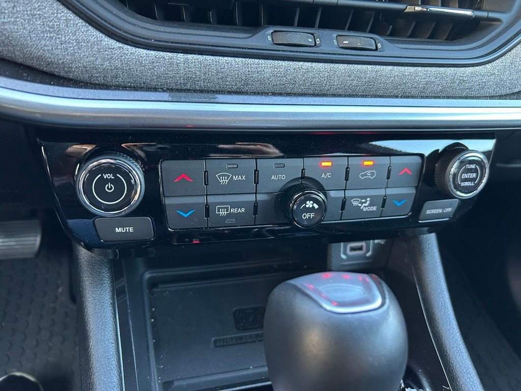 Used 2025 Jeep Compass Latitude w/ Convenience Group image 25