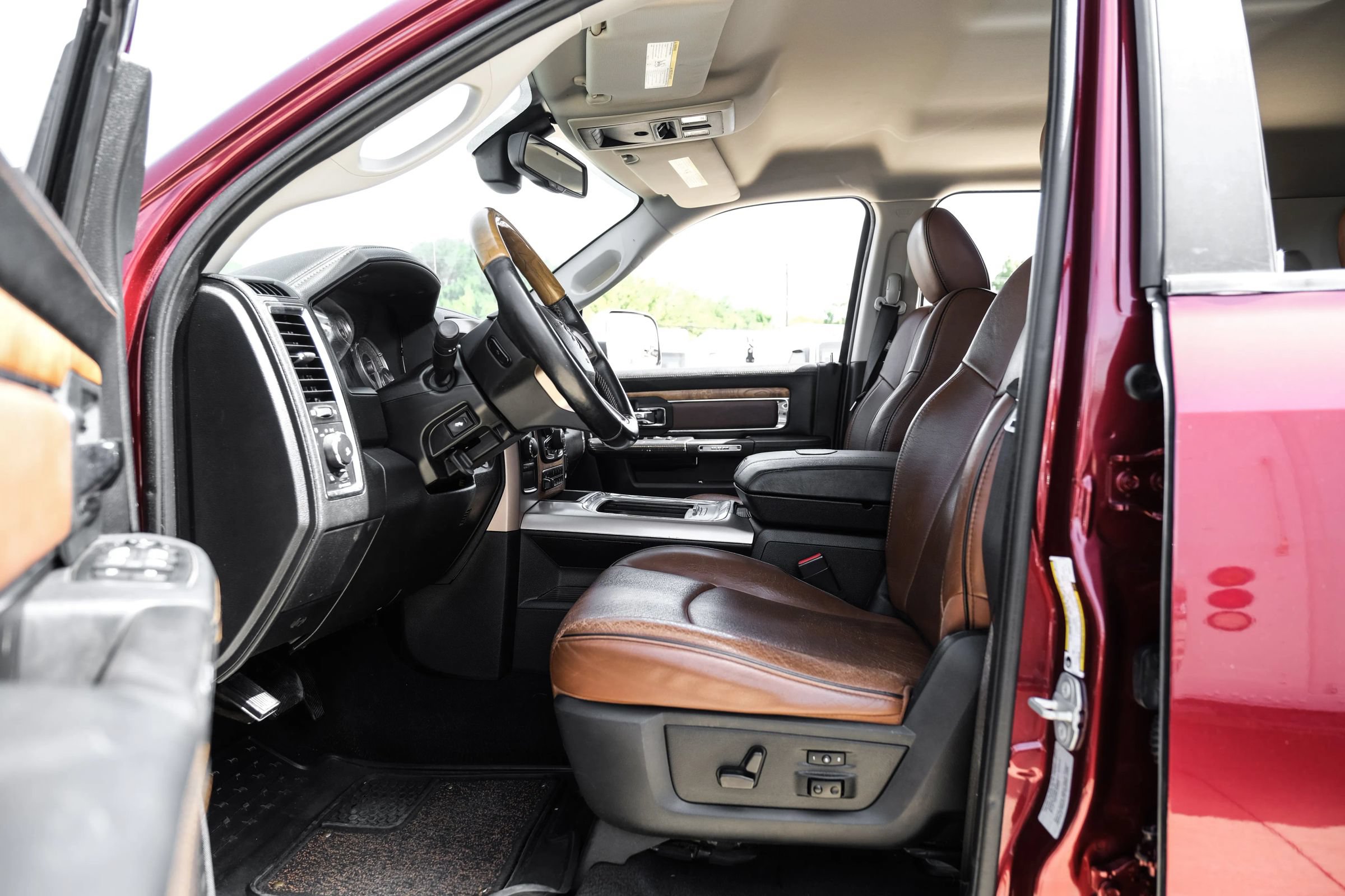Used 2016 RAM 2500 Longhorn AWD/4WD image 13