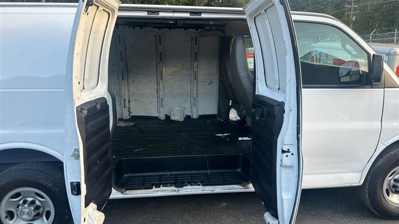 Used 2017 Chevrolet Express 2500 image 15