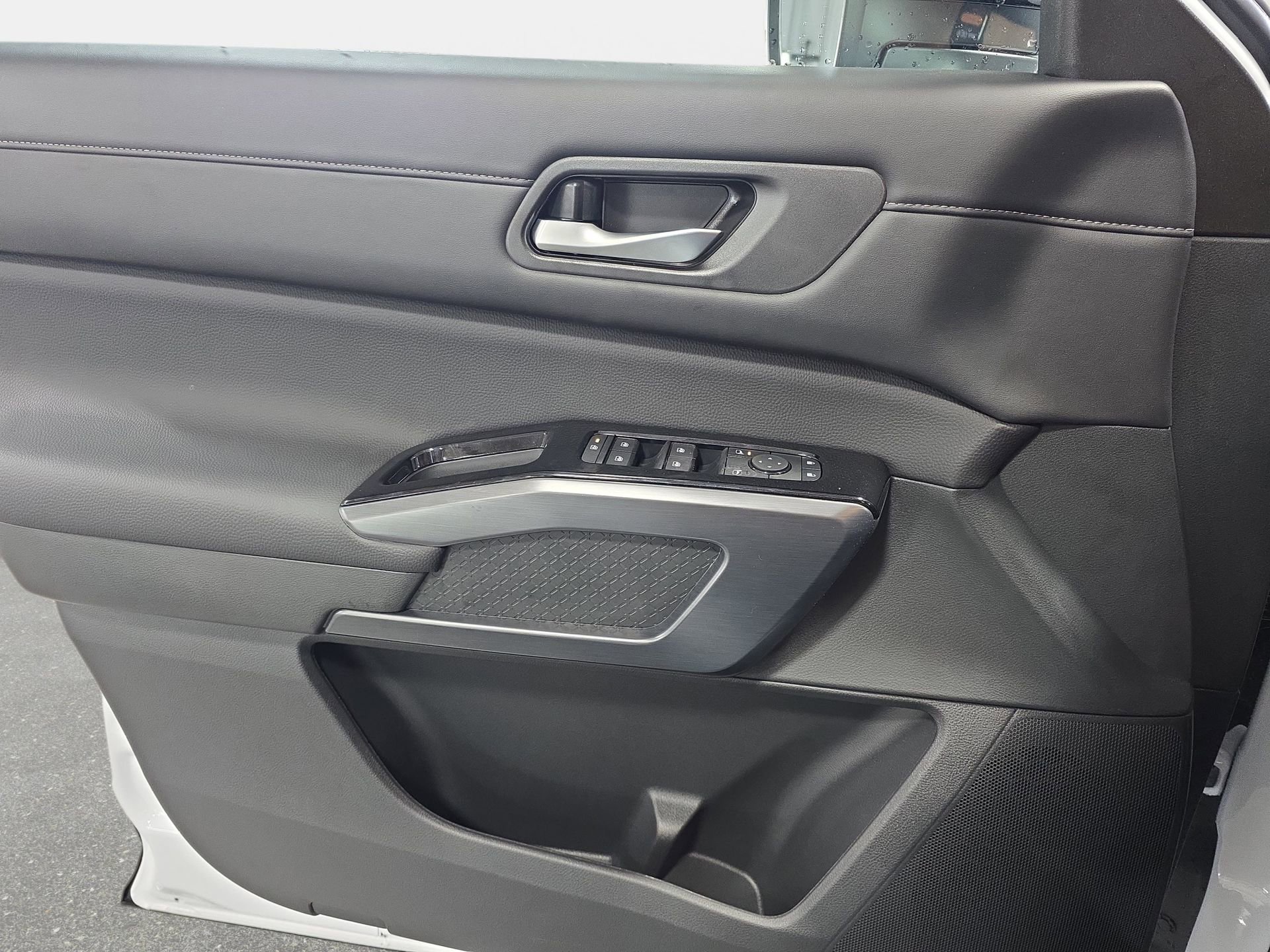 New 2026 Nissan Pathfinder SL FWD image 26