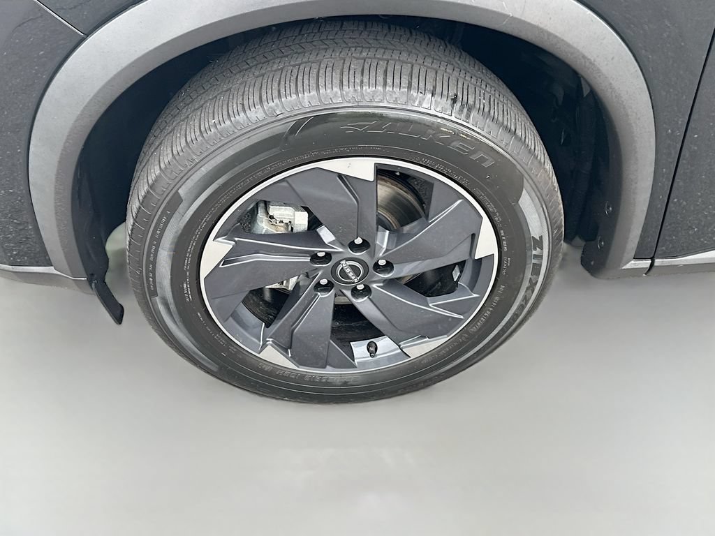 Certified 2025 Nissan Rogue SV FWD image 30