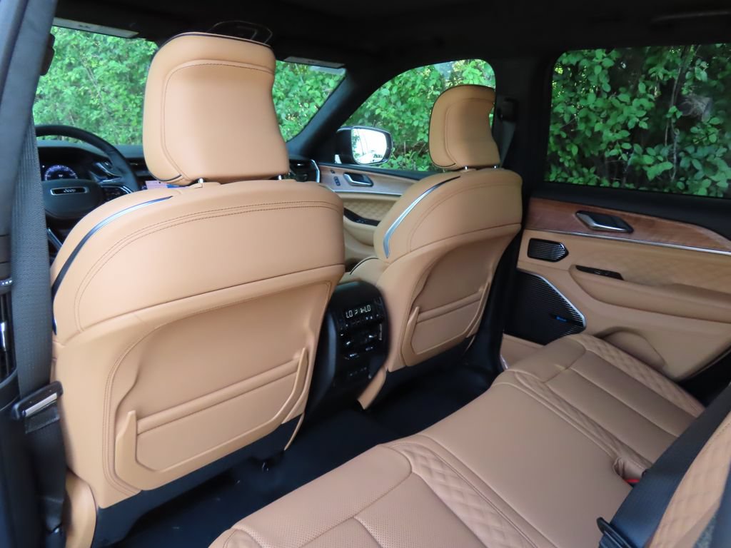 New 2026 Jeep Grand Cherokee Summit w/ Obsidian Package AWD/4WD image 26