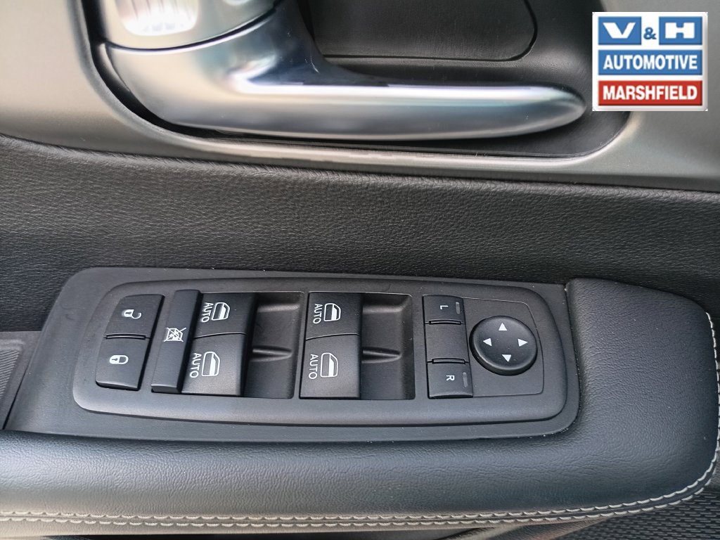 Used 2025 Chrysler Pacifica Select FWD image 16