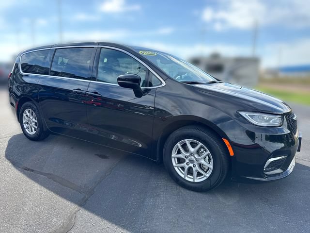Used 2025 Chrysler Pacifica Select FWD image 7