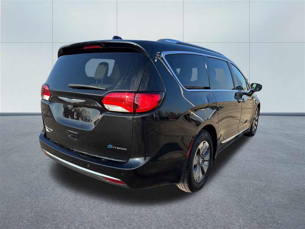 Used 2017 Chrysler Pacifica Platinum image 6