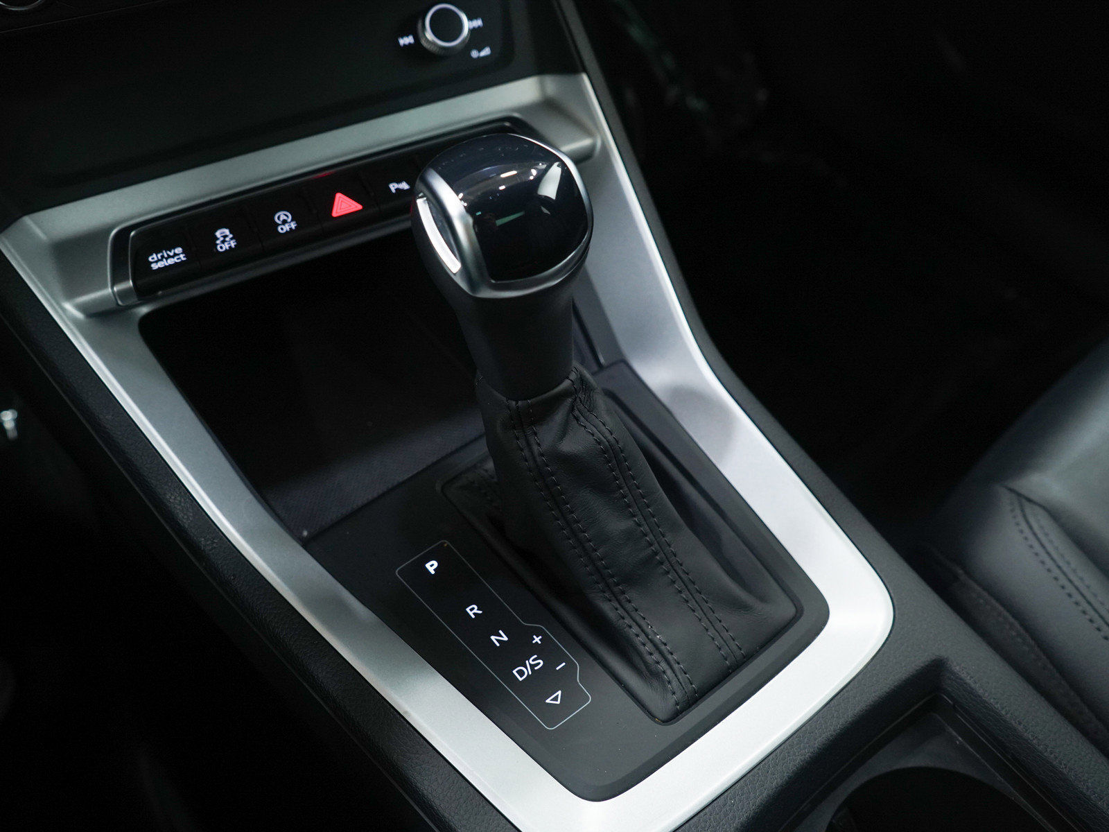 Used 2025 Audi Q3 2.0T Premium image 26