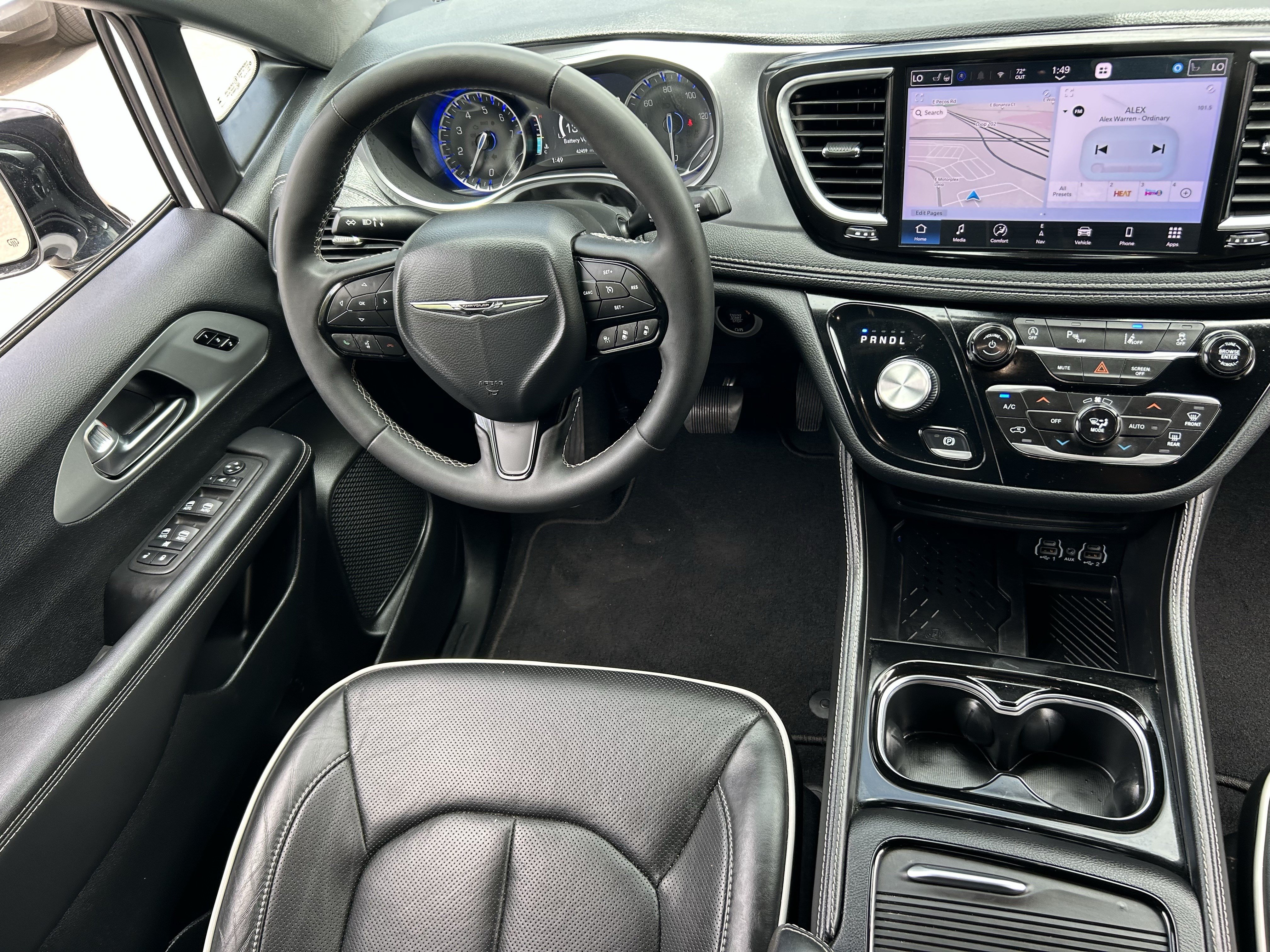 Used 2025 Chrysler Pacifica Limited FWD image 13