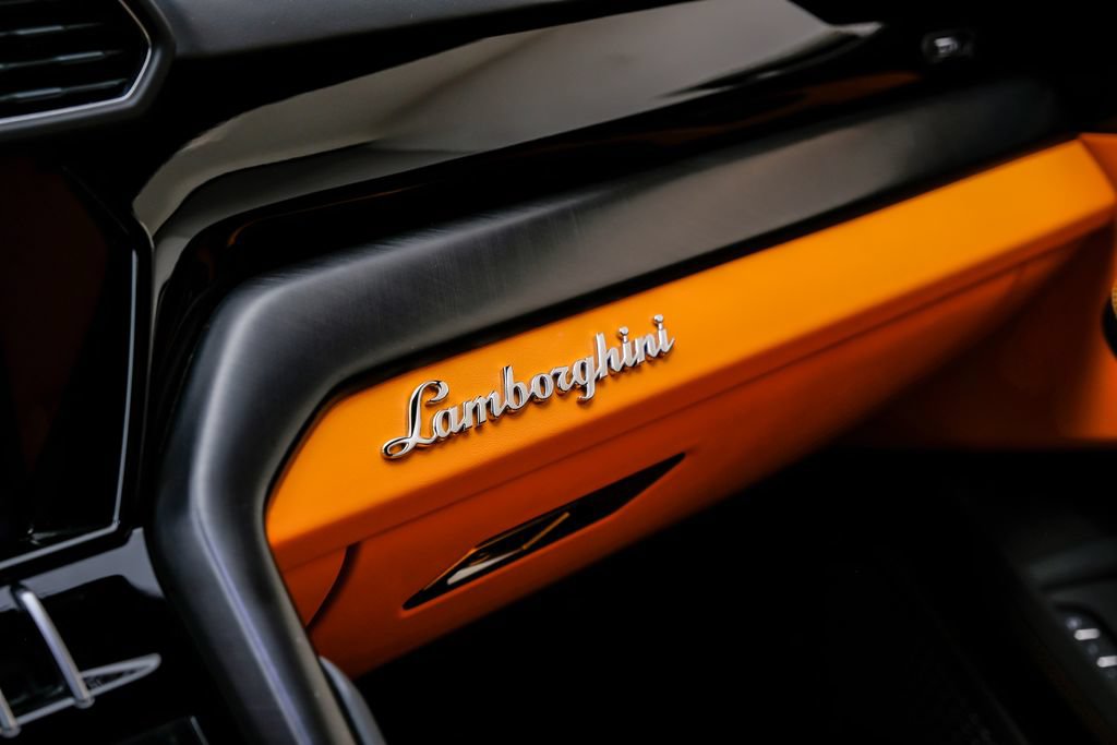 Used 2022 Lamborghini Urus AWD/4WD image 32
