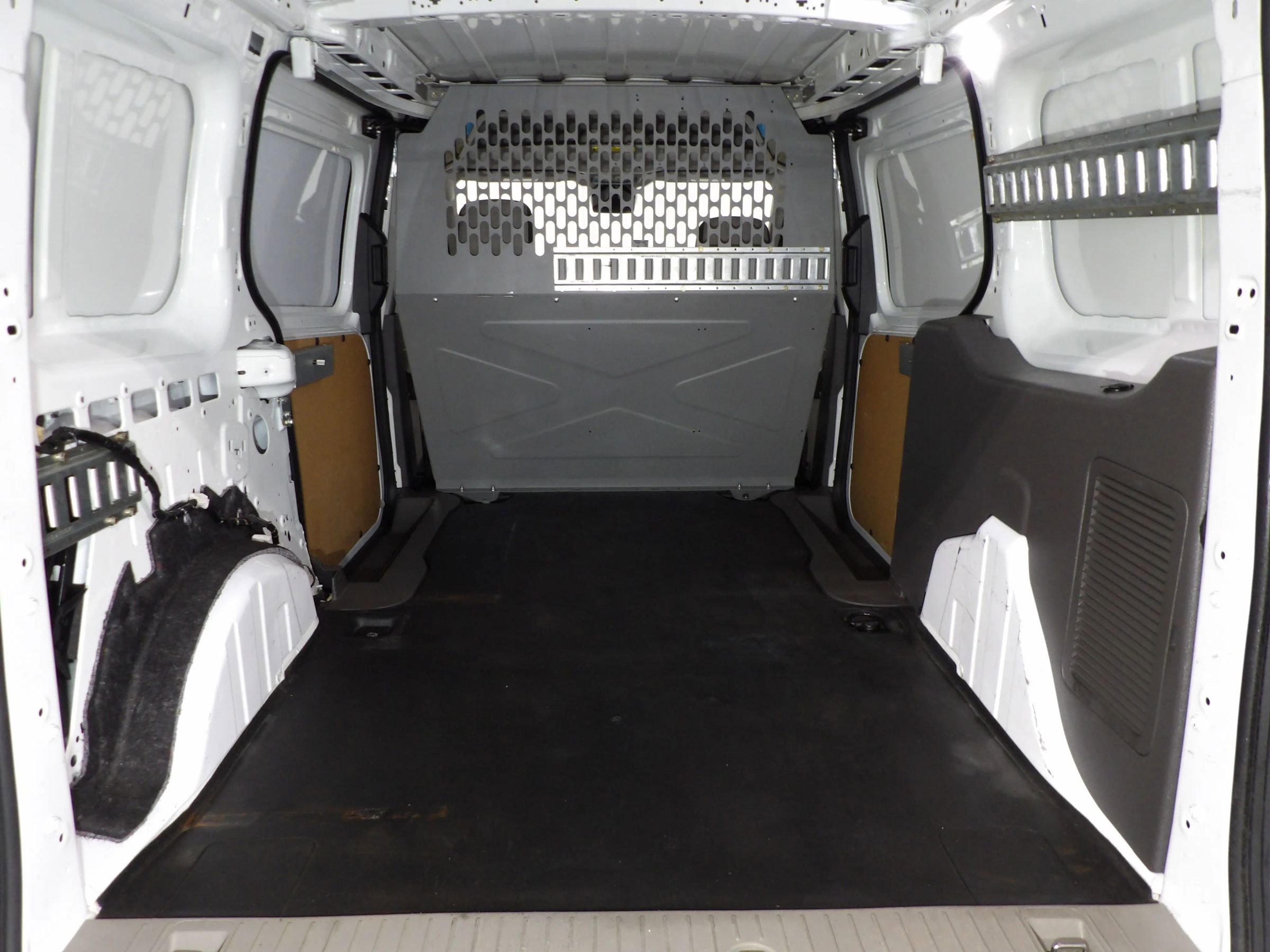 Used 2019 Ford Transit Connect XLT w/ Driver-Assist Package image 9