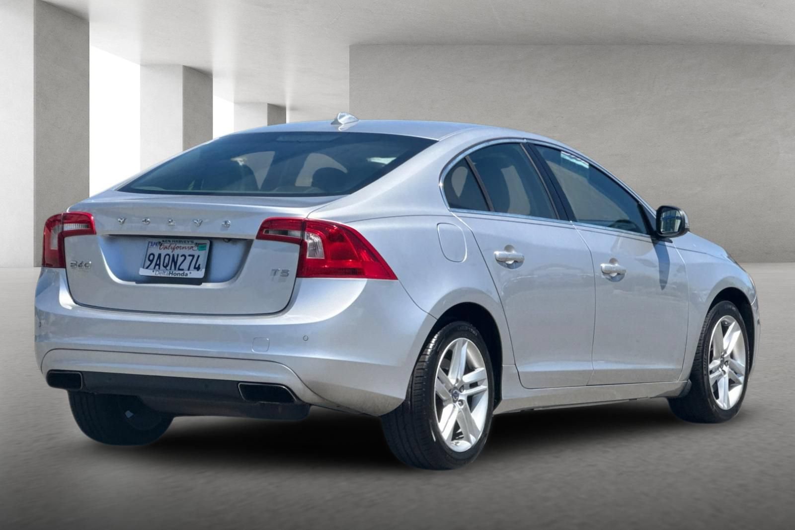 Used 2015 Volvo S60 T5 Platinum FWD image 4