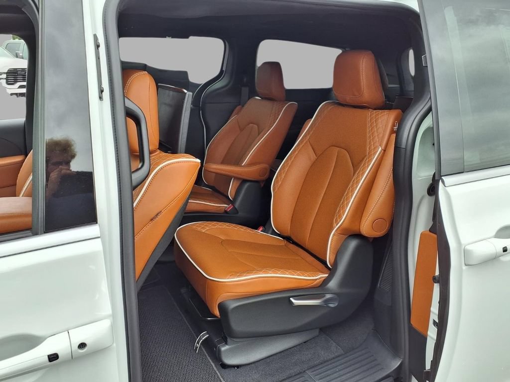New 2026 Chrysler Pacifica Pinnacle AWD/4WD image 26