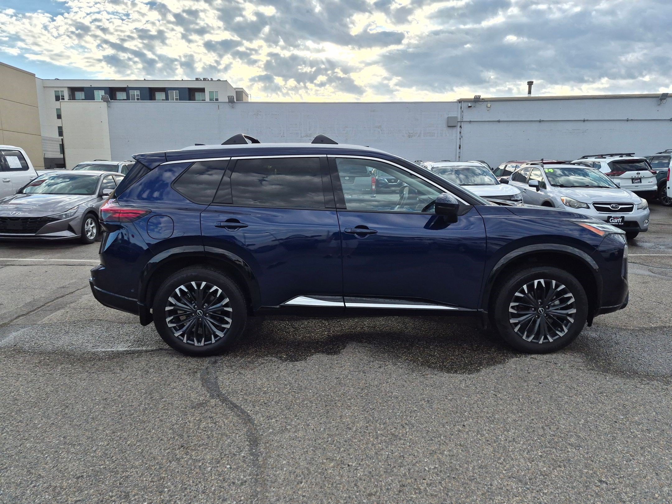 Used 2026 Nissan Rogue Platinum w/ Platinum Premium Package AWD/4WD image 2