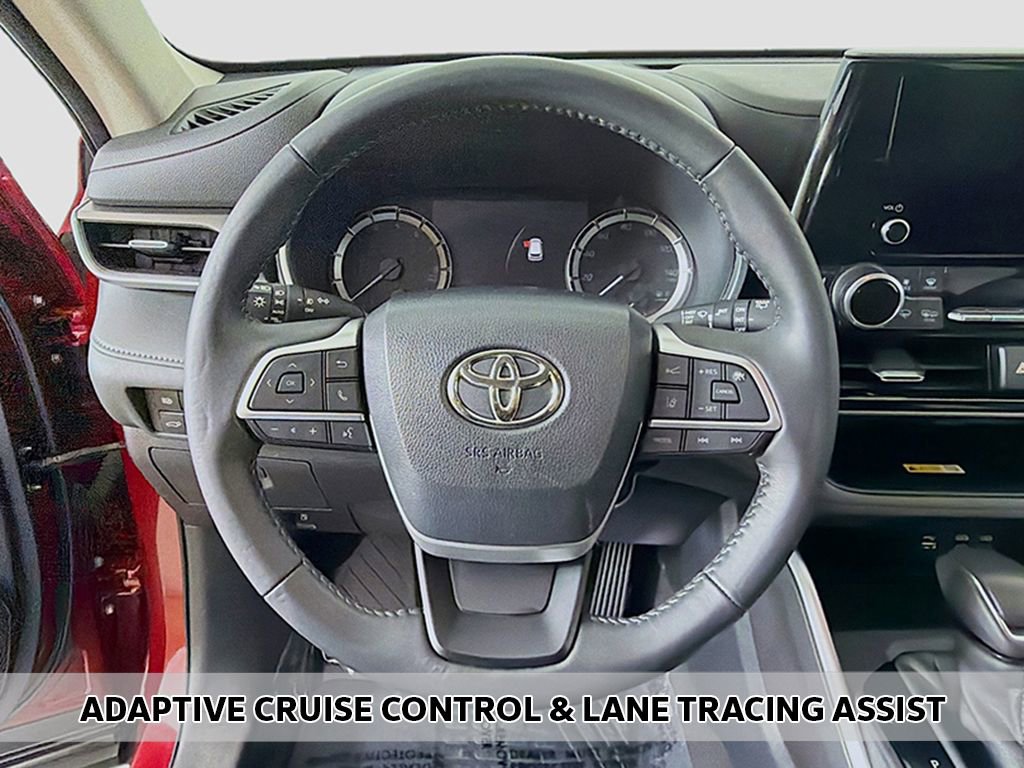 Used 2023 Toyota Highlander XLE AWD/4WD image 4