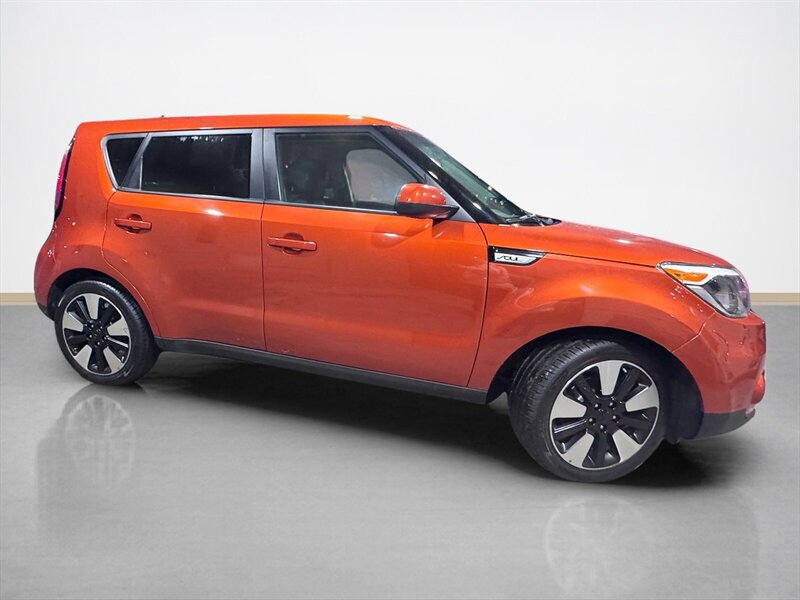 Used 2018 Kia Soul + image 2