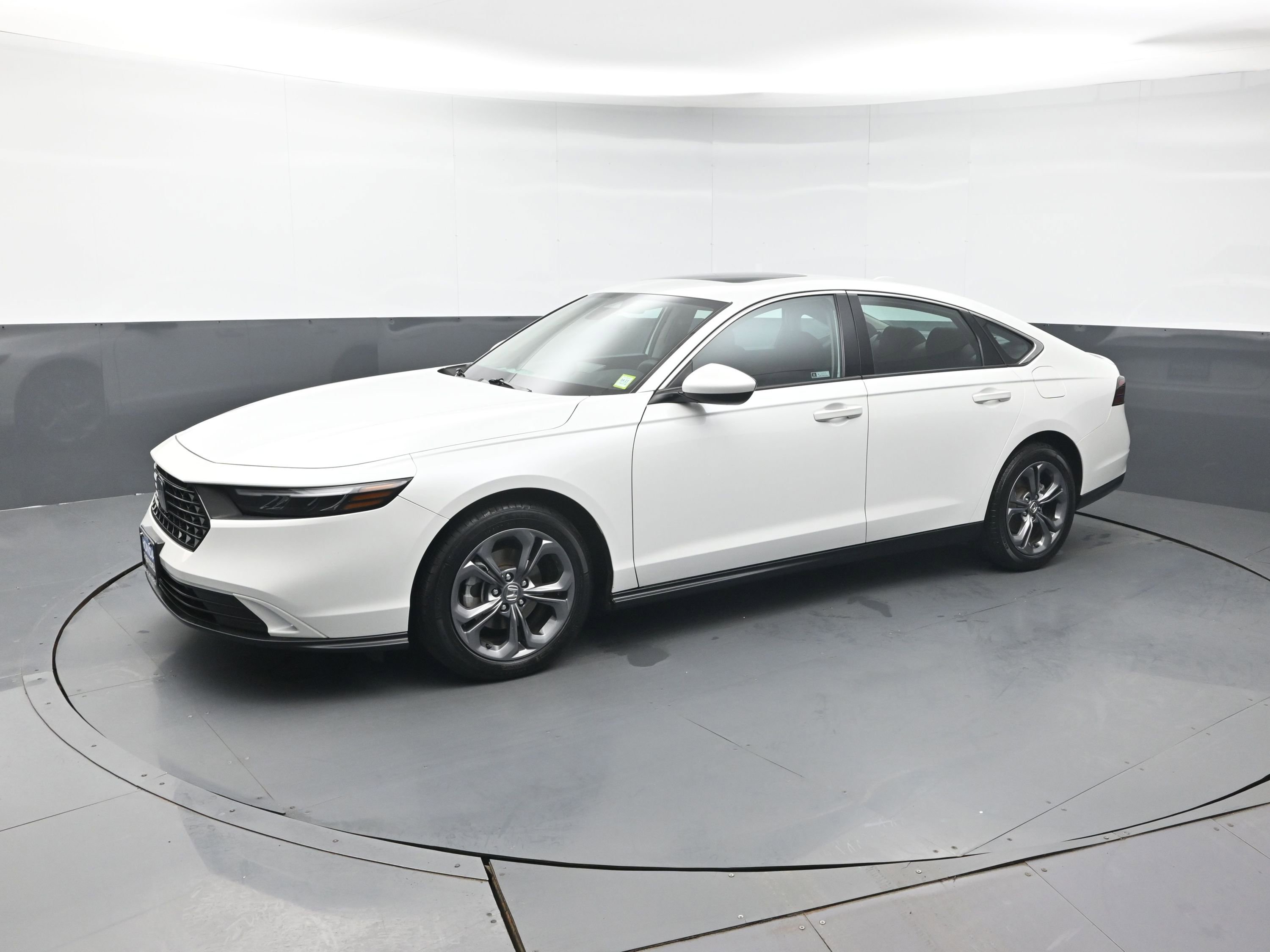 Certified 2023 Honda Accord EX image 1